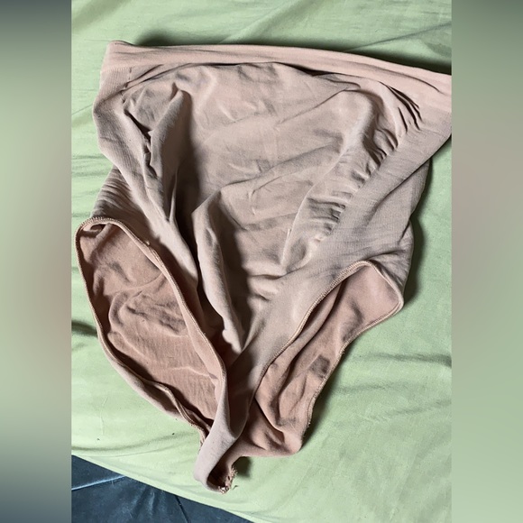 SKIMS size S/M - Picture 4 of 4